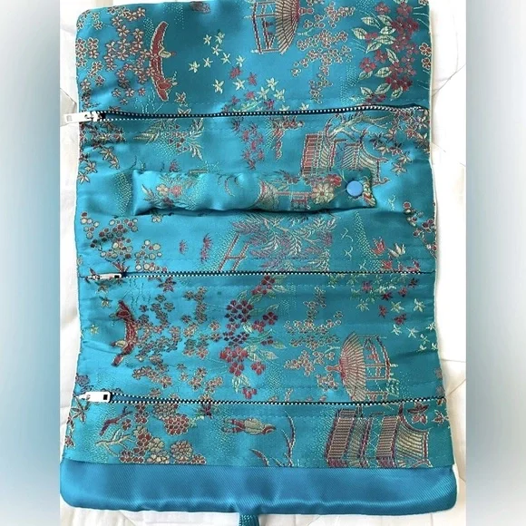 Beautiful turquoise Chinese jewelry roll - Picture 1 of 9